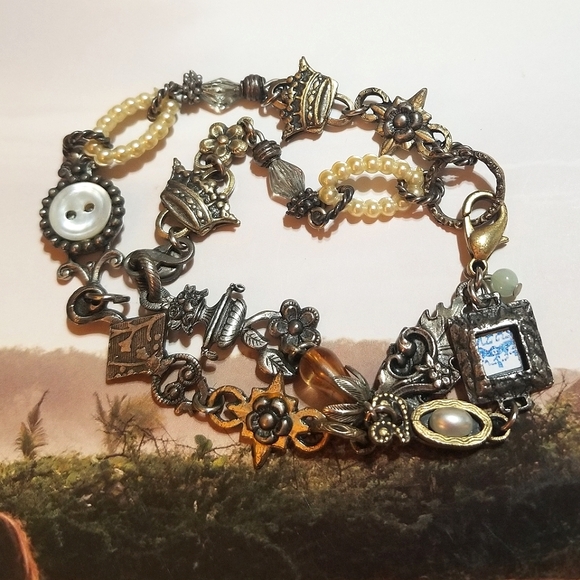 VTG Victorian Revival Crowns, Buttons, e.t.c Bracelet - Picture 2 of 7